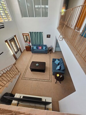 Smart TV, reproductor de DVD, estéreo y monitor de computadora 