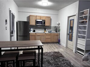 Private kitchen - Privet Studios separate entry and full kitchen we are conveniently located (Las Vegas)