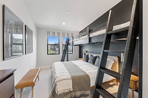 3 Schlafzimmer, Schreibtisch, Bügeleisen/Bügelbrett, kostenloses WLAN