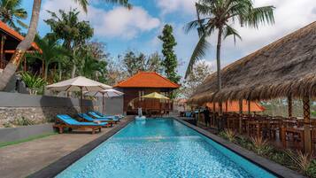 Kolam renang outdoor