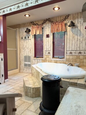 Hair dryer, towels, toilet paper - Rustic cabin near New River Gorge. (Scarbro)