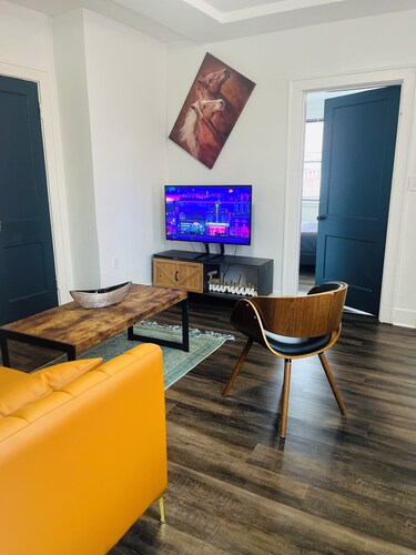 2 bed room apartment over the heart of OTR