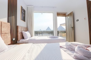 Camera Superior con letto matrimoniale o 2 letti singoli, vista montagna | Una cassaforte in camera, insonorizzazione, ferro/asse da stiro