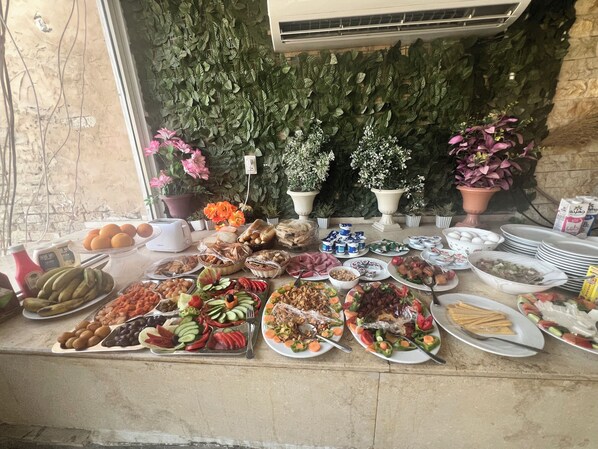 Free daily full breakfast