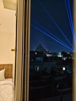 Luxury-Dreibettzimmer, Bergblick | Terrasse/Patio