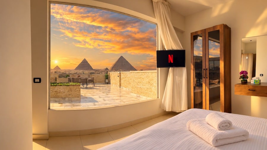 Point Pyramids View Inn