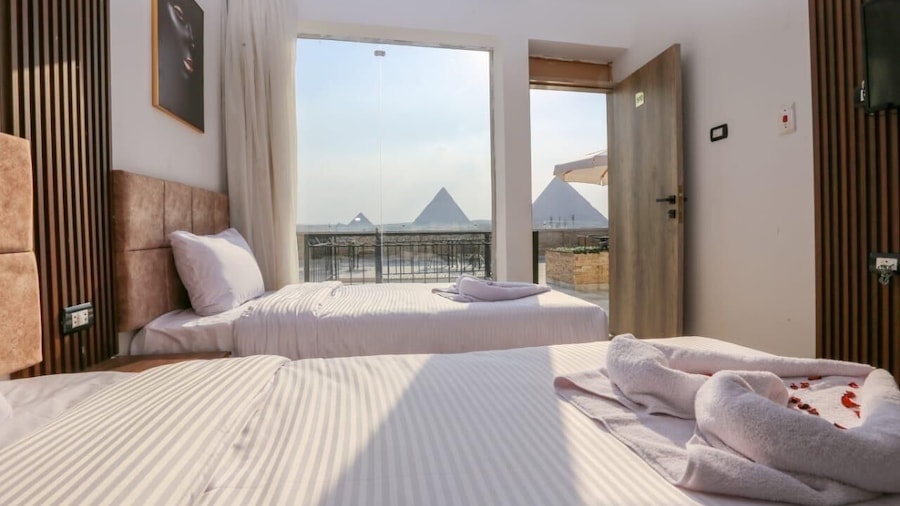 Point Pyramids View Inn