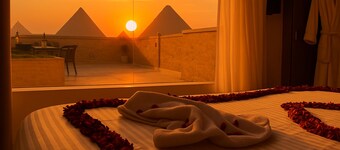 Point Pyramids View Inn