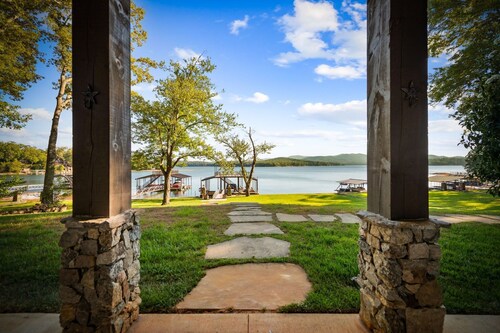 Lakeview Landing -Lakefront, Private Dock, Wood Burning Fireplace