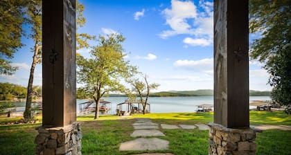 Lakeview Landing -Lakefront, Private Dock, Wood Burning Fireplace