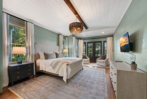 7 bedrooms, desk, iron/ironing board, free WiFi - Lakeview Landing -Lakefront, Private Dock, Wood Burning Fireplace (Morganton)