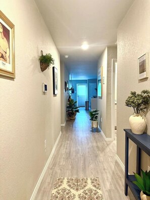 Interior - *Mins to Emerg. Center At Alamodome* Outside Deck* (San Antonio)