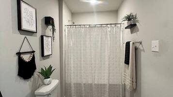 Douche, serviettes fournies