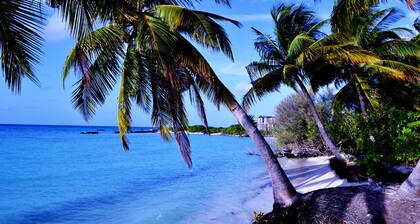Spacious 5-bedroom building in Wonderful F.Nilandhoo with AC