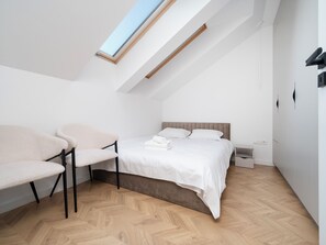 Iron/ironing board, WiFi, bed sheets