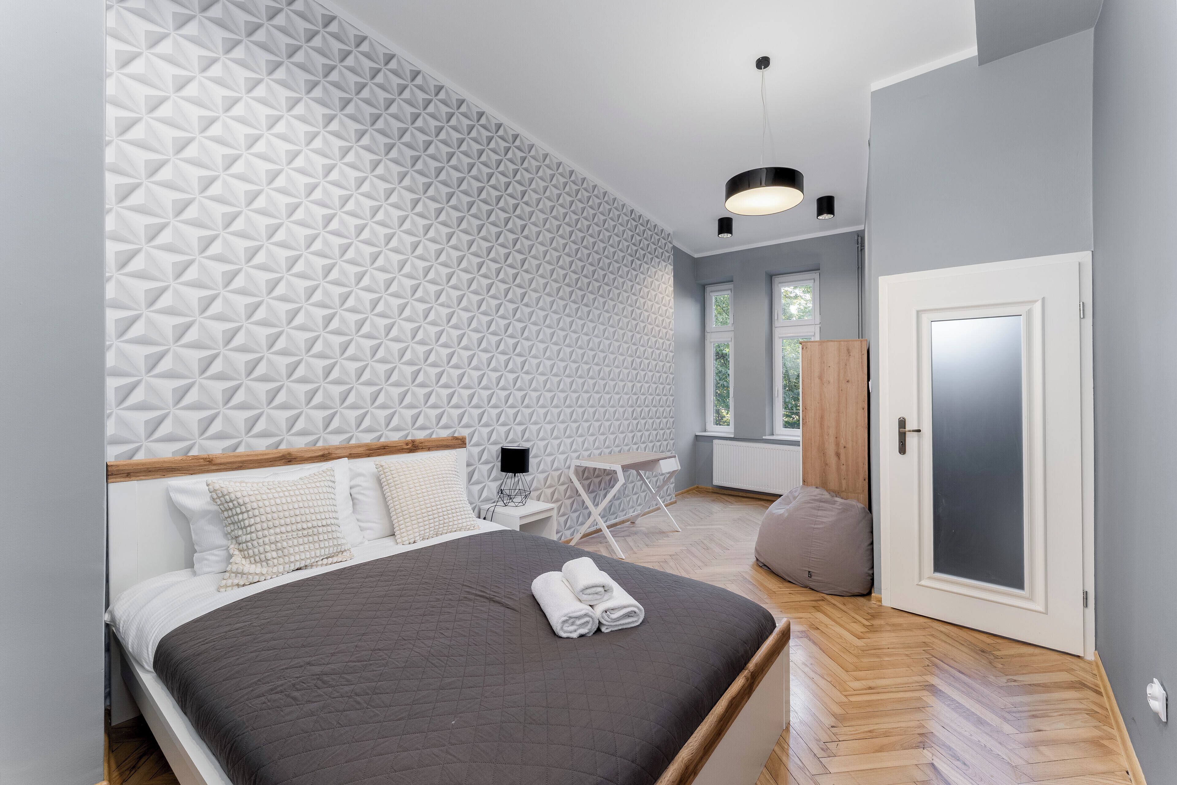 1 slaapkamer, een strijkplank/strijkijzer, wifi, beddengoed