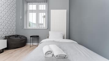 Iron/ironing board, Internet, bed sheets