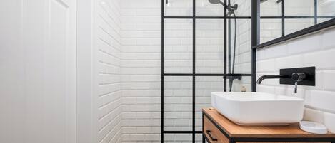 Shower, free toiletries, hair dryer, towels