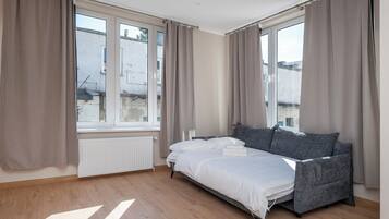 Iron/ironing board, WiFi, bed sheets