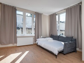 Iron/ironing board, WiFi, bed sheets