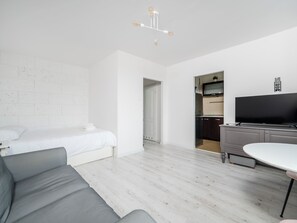 Iron/ironing board, WiFi, bed sheets