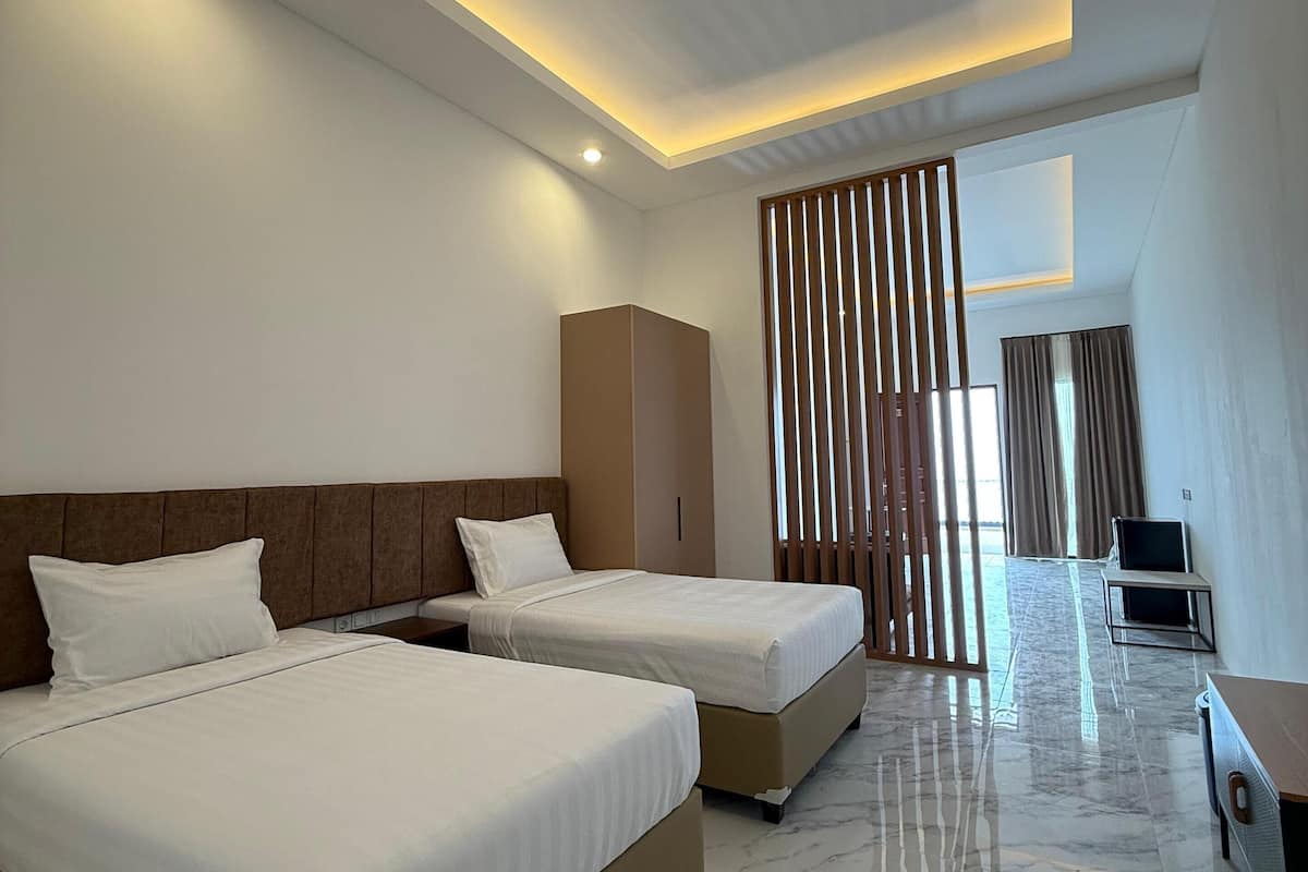 Family Twin Room, Balcony, Mountain View | Desk, free WiFi