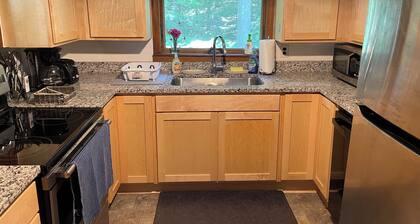Charming Cabin, Lake Access! Backyard Bubbling Brook. Pets Welcome!