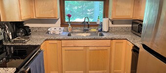 Charming Cabin, Lake Access! Backyard Bubbling Brook. Pets Welcome!