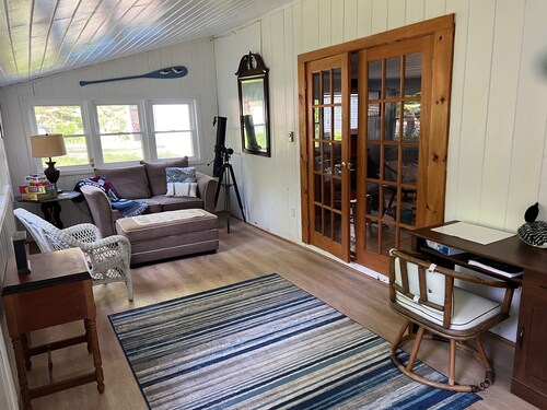 Charming Cabin, Lake Access! Backyard Bubbling Brook. Pets Welcome!