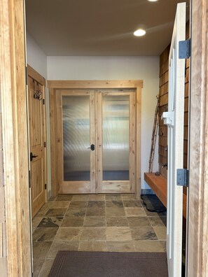 Interior - Luxury Golf Course Cabin - 4BR, 3BA, Game Room & Firepit (Garden Valley)