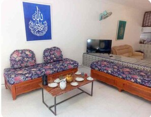 TV, books - Maison reposente au bord de Mer (Oran)