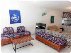 TV, books - Maison reposente au bord de Mer (Oran)