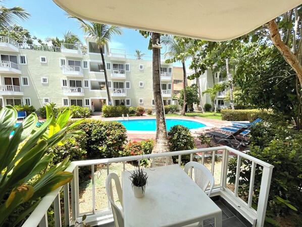 Estudio Deluxe, vistas a la piscina | Terraza o patio