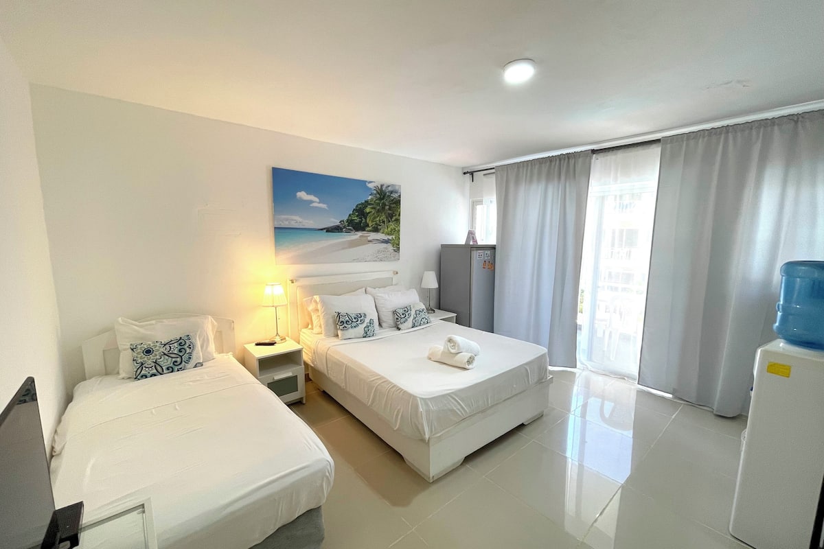 Deluxe Studio | In-room safe, iron/ironing board, free WiFi