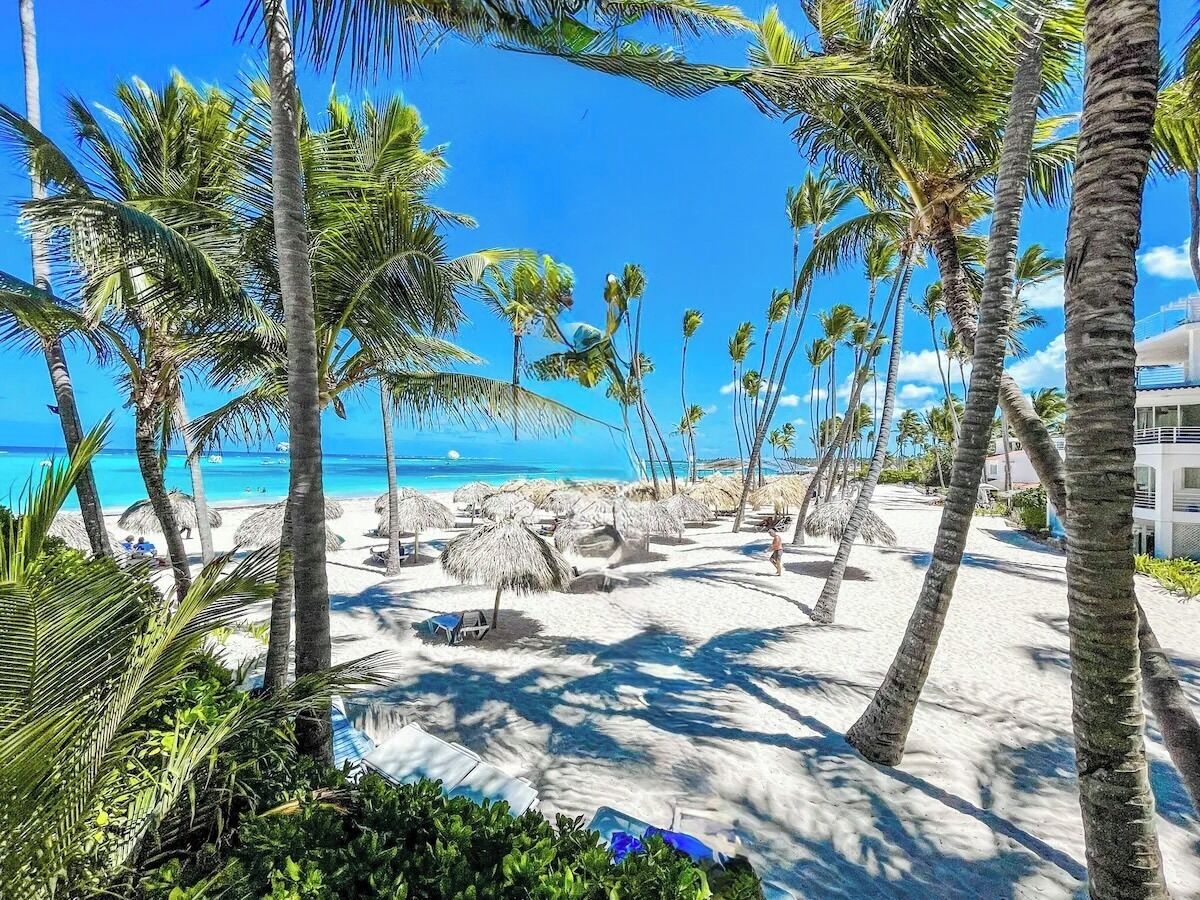 Beach nearby, white sand, sun loungers, beach umbrellas