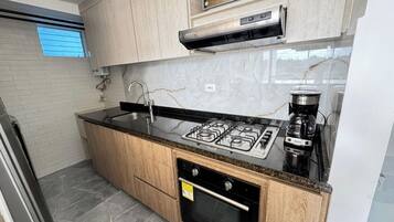Fridge, microwave, oven, coffee/tea maker