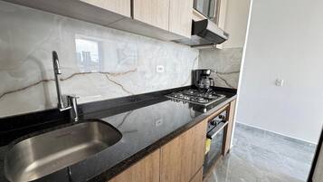 Fridge, microwave, oven, coffee/tea maker