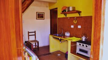 Fridge, oven, stovetop, cookware/dishes/utensils