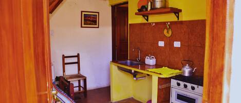 Fridge, oven, stovetop, cookware/dishes/utensils