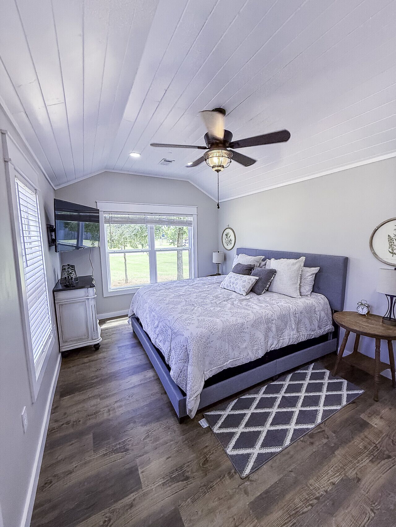 2 habitaciones, tabla de planchar con plancha y wifi gratis 