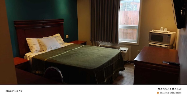Queensway Motel - Toronto