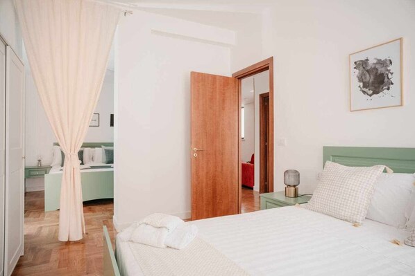 Iron/ironing board, travel cot, WiFi, bed sheets