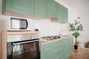 Cookware/dishes/utensils