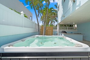 Bain à remous extérieur