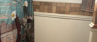 Charming 1-bedroom apartment in fabulous Gillette with AC