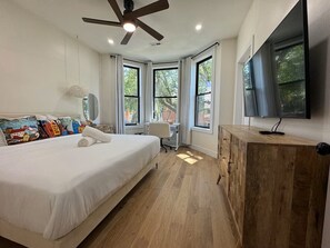 2 habitaciones, escritorio, tabla de planchar con plancha y wifi gratis