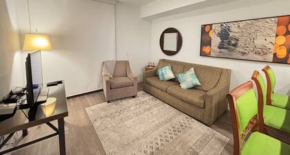 Sophisticated 1-Bedroom Apart-Hotel near Downtown LA, Koreatown