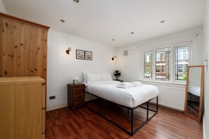 3 室のベッドルーム、アイロン / アイロン台、インターネット、ベッドシーツ