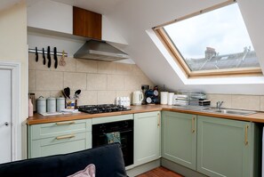 Fridge, microwave, oven, coffee/tea maker