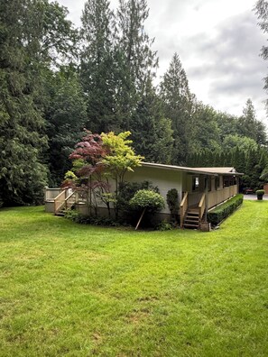 Exterior - Welcome to Cultus Lake Hide-A-Way (Cultus Lake)